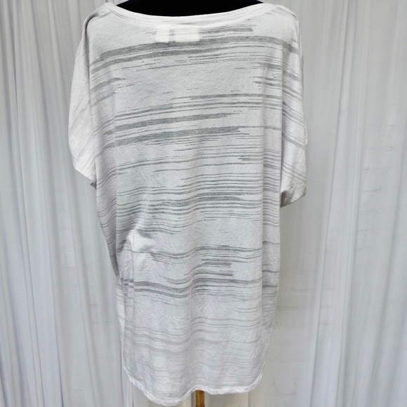 Cato Women's Graphic Grunge Top White Plus Size 22/24 - Picture 4 of 6